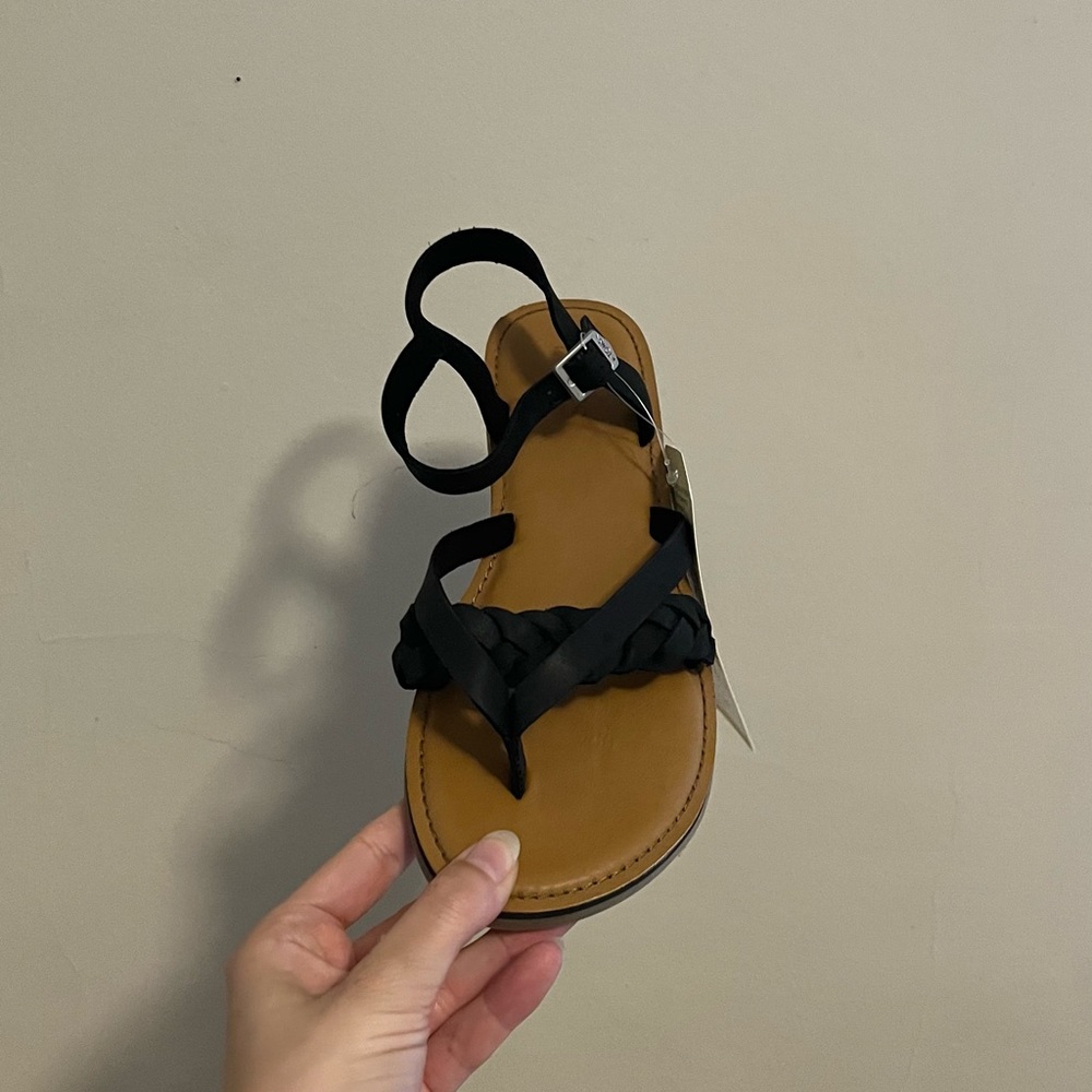 Never worn toms sandals